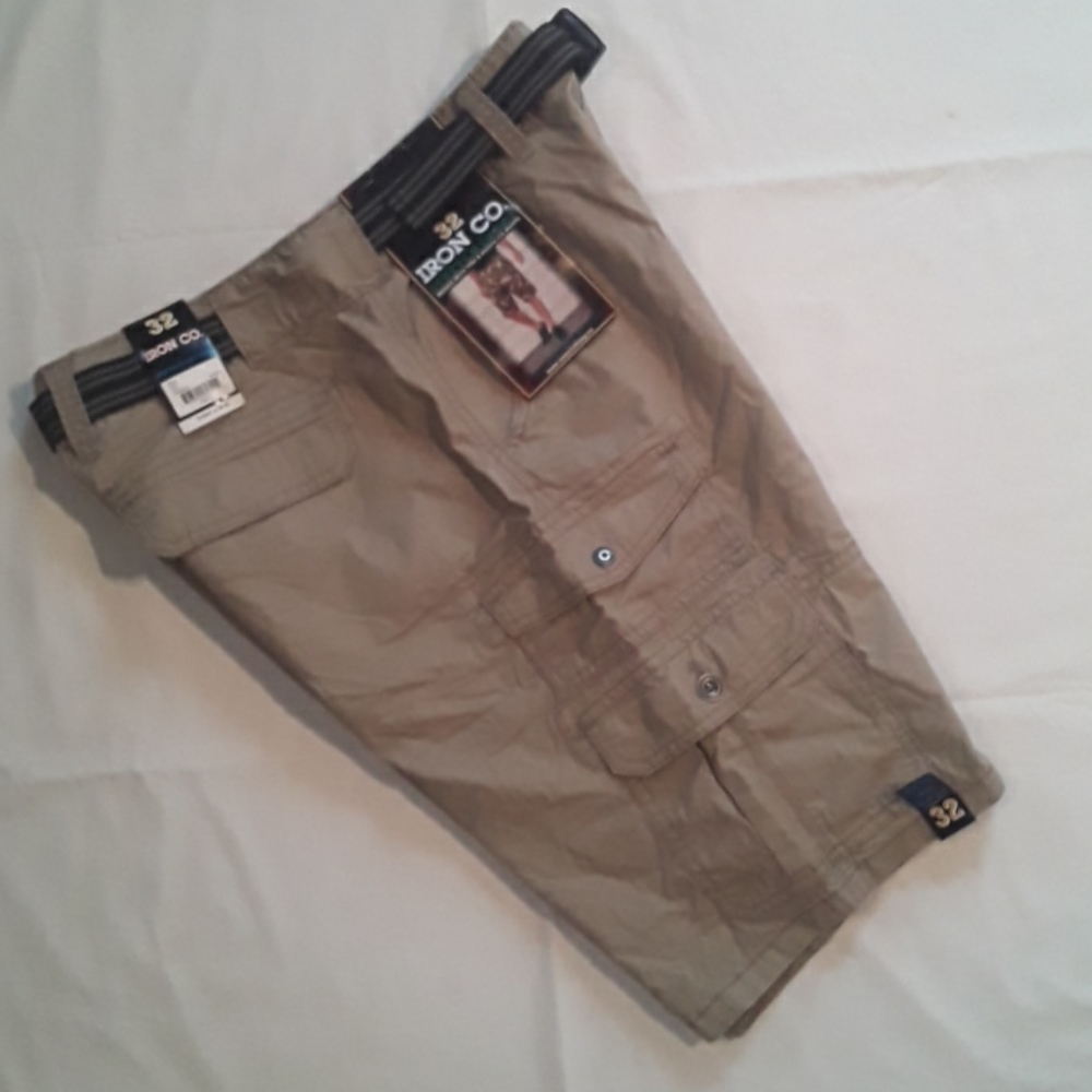 BNWT Iron Co. Khaki Cargo Shorts Men's size 32